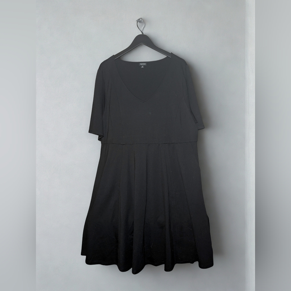 Torrid Black V Neck Short Sleeve Dress Size 3X